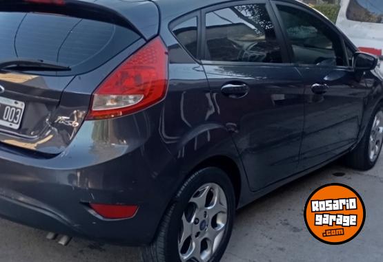 Autos - Ford Fiesta Titanium 2013 Nafta 200000Km - En Venta