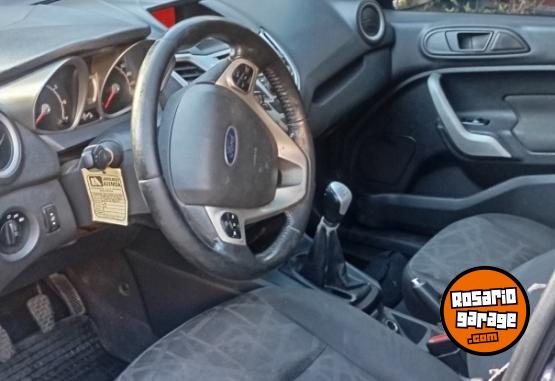 Autos - Ford Fiesta Titanium 2013 Nafta 200000Km - En Venta