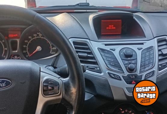 Autos - Ford Fiesta Titanium 2013 Nafta 200000Km - En Venta