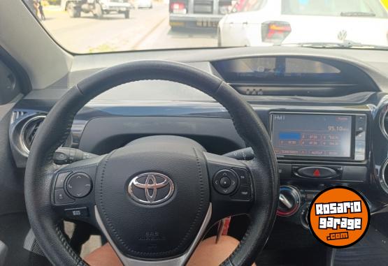 Autos - Toyota Etios xls 2017 GNC 300000Km - En Venta