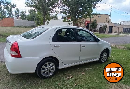 Autos - Toyota Etios xls 2017 GNC 300000Km - En Venta