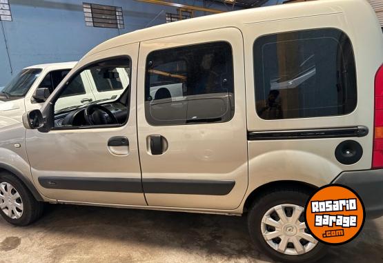 Utilitarios - Renault kangoo 2015 GNC 185000Km - En Venta