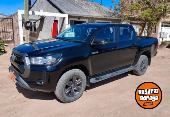 Camionetas - Toyota Hilux SR 2023 Diesel 45000Km - En Venta