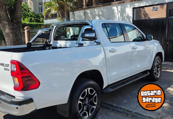 Camionetas - Toyota Hilux SRV 4x2 AT 2.8 2022 Diesel 16500Km - En Venta