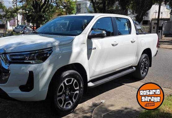 Camionetas - Toyota Hilux SRV 4x2 AT 2.8 2022 Diesel 16500Km - En Venta
