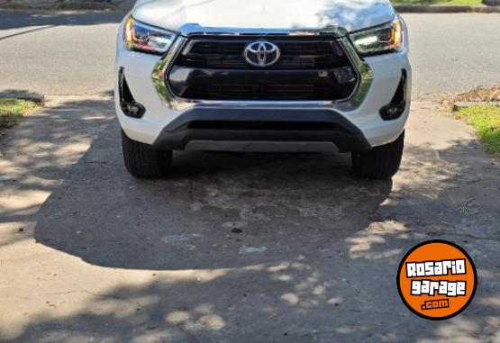 Camionetas - Toyota Hilux SRV 4x2 AT 2.8 2022 Diesel 16500Km - En Venta