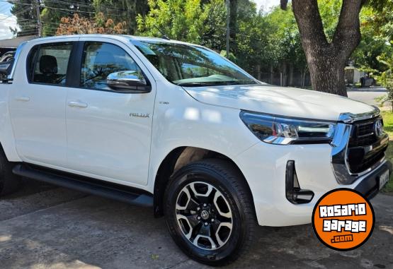 Camionetas - Toyota Hilux SRV 4x2 AT 2.8 2022 Diesel 16500Km - En Venta