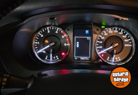 Camionetas - Toyota Hilux SRV 4x2 AT 2.8 2022 Diesel 16500Km - En Venta
