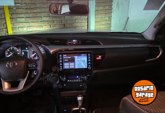 Camionetas - Toyota Hilux SRV 4x2 AT 2.8 2022 Diesel 16500Km - En Venta
