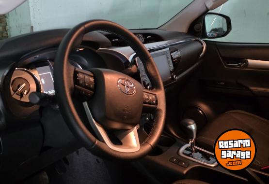 Camionetas - Toyota Hilux SRV 4x2 AT 2.8 2022 Diesel 16500Km - En Venta