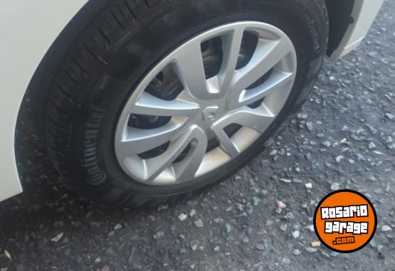 Autos - Renault LOGAN LIFE 2025 Nafta 355Km - En Venta