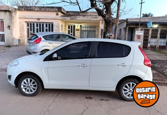 Autos - Fiat Palio Attractive 2014 Nafta 135000Km - En Venta