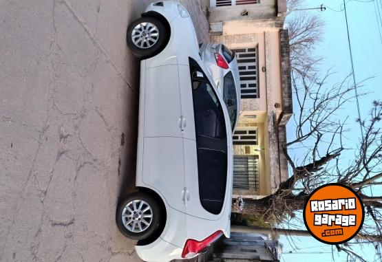 Autos - Fiat Palio Attractive 2014 Nafta 135000Km - En Venta