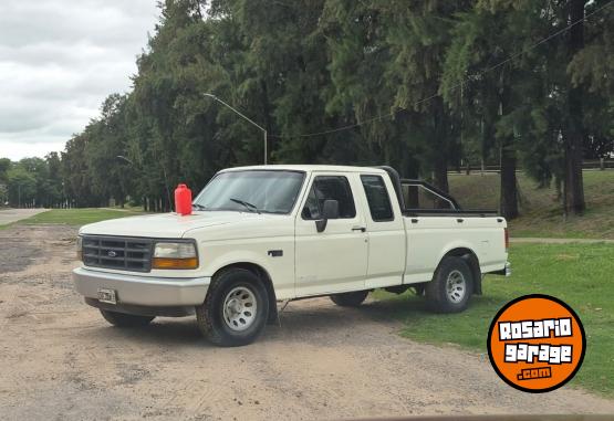 Camiones y Gr�as - Venta Ford  100 - En Venta