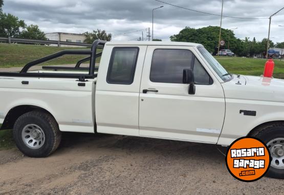 Camiones y Gr�as - Venta Ford  100 - En Venta