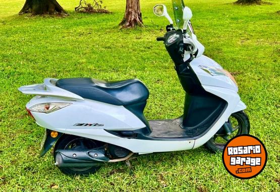 Motos - Honda Elite 2015 Nafta 24300Km - En Venta