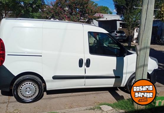 Utilitarios - Fiat Doblo 2014 GNC 150000Km - En Venta