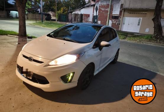 Autos - Ford Fiesta Kinetic Titanium 2011 Nafta 146000Km - En Venta