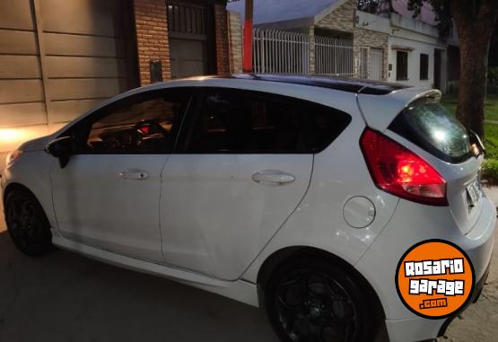 Autos - Ford Fiesta Kinetic Titanium 2011 Nafta 146000Km - En Venta