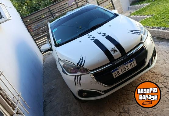 Autos - Peugeot 208 2017 GNC 120000Km - En Venta