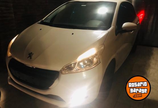 Autos - Peugeot 208 allure touchscreen 2016 Nafta 128000Km - En Venta