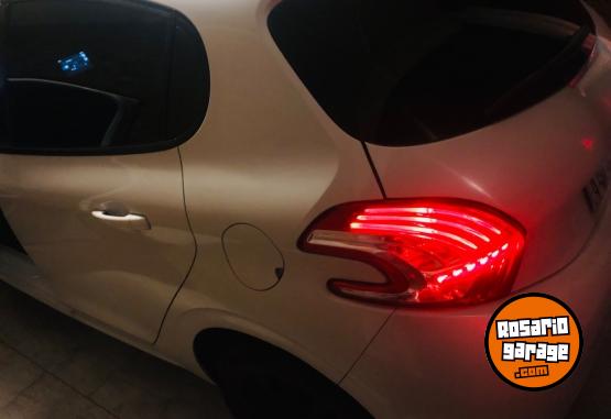 Autos - Peugeot 208 allure touchscreen 2016 Nafta 128000Km - En Venta