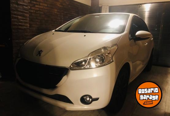 Autos - Peugeot 208 allure touchscreen 2016 Nafta 128000Km - En Venta