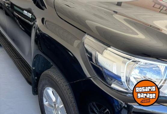 Camionetas - Toyota hilux pack cuero 2017 Diesel 195000Km - En Venta
