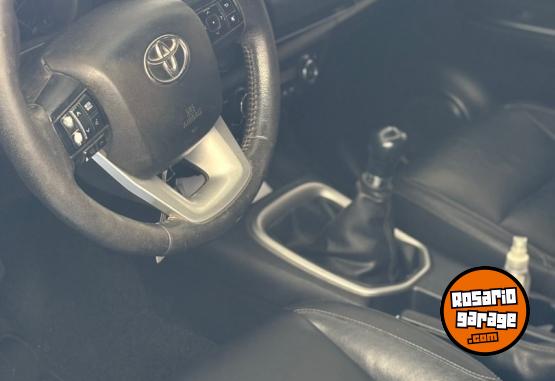 Camionetas - Toyota hilux pack cuero 2017 Diesel 195000Km - En Venta