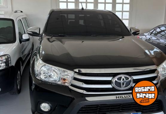 Camionetas - Toyota hilux pack cuero 2017 Diesel 195000Km - En Venta