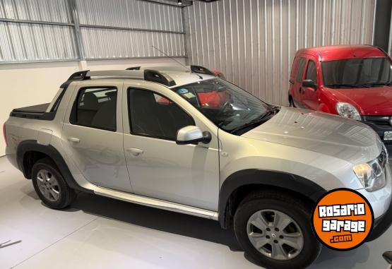 Utilitarios - Renault Oroch outsider plus 2.0 2017 GNC 104000Km - En Venta