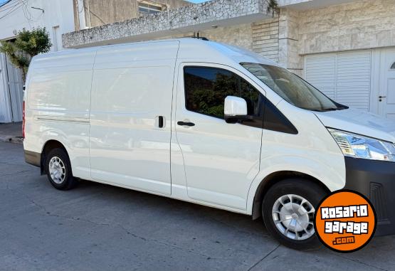 Utilitarios - Toyota Hiace l2h2 2024 Diesel 17000Km - En Venta