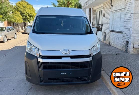 Utilitarios - Toyota Hiace l2h2 2024 Diesel 17000Km - En Venta