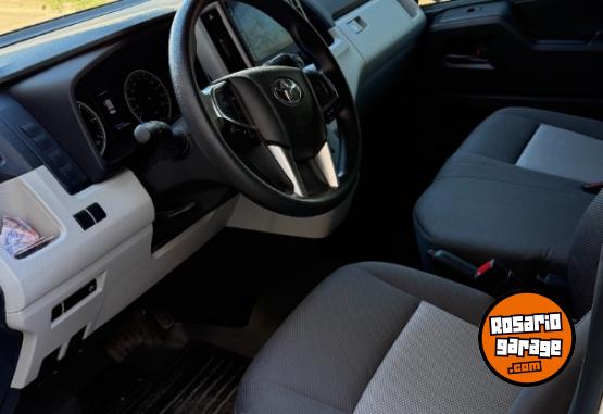 Utilitarios - Toyota Hiace l2h2 2024 Diesel 17000Km - En Venta