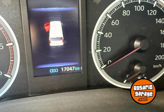 Utilitarios - Toyota Hiace l2h2 2024 Diesel 17000Km - En Venta