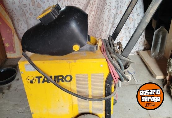 Herramientas - Soldadora marca TAURO modelo TR280 monof�sica con m�scara de soldar - En Venta