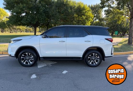 Camionetas - Toyota SW4 DIAMOND 2025 Diesel 11000Km - En Venta