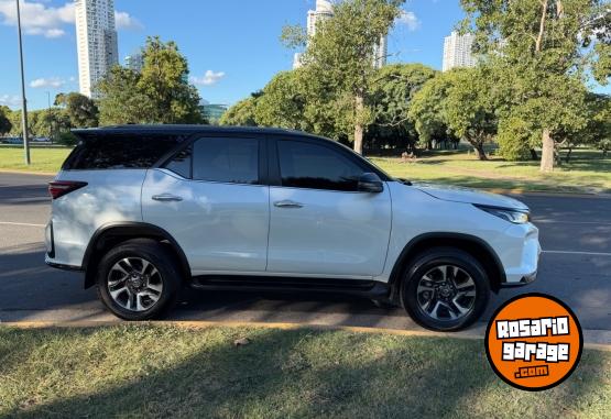 Camionetas - Toyota SW4 DIAMOND 2025 Diesel 11000Km - En Venta