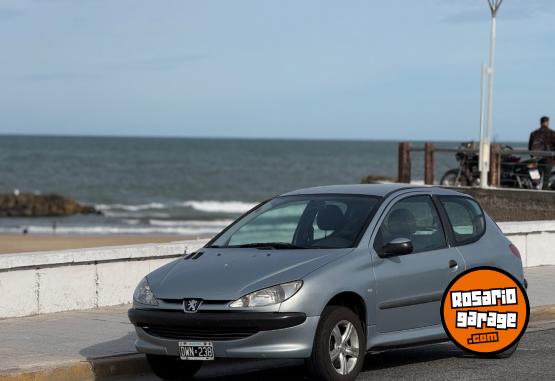 Autos - Peugeot 206 2002 Nafta 250000Km - En Venta