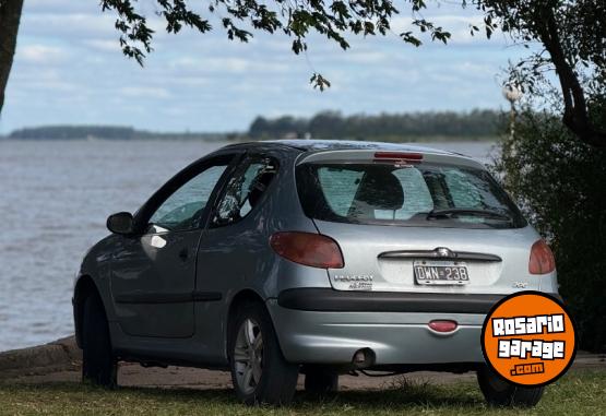 Autos - Peugeot 206 2002 Nafta 250000Km - En Venta