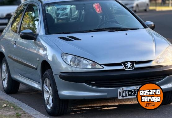 Autos - Peugeot 206 2002 Nafta 250000Km - En Venta