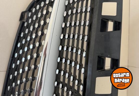Accesorios para Autos - PARRILLA MERCEDES BENZ A200 / A250 AMG EN IMPECABLE ESTADO - En Venta