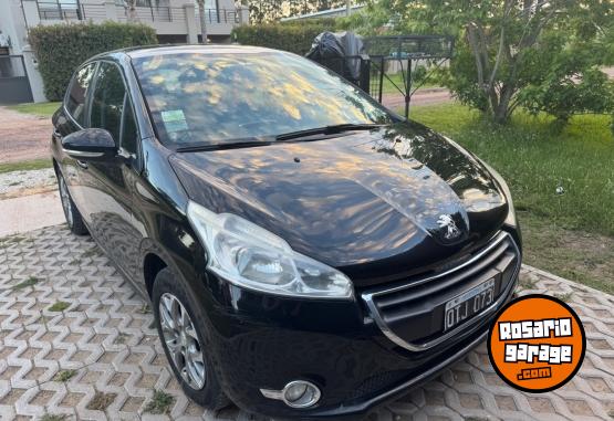 Autos - Peugeot 208 2015 Nafta 132000Km - En Venta