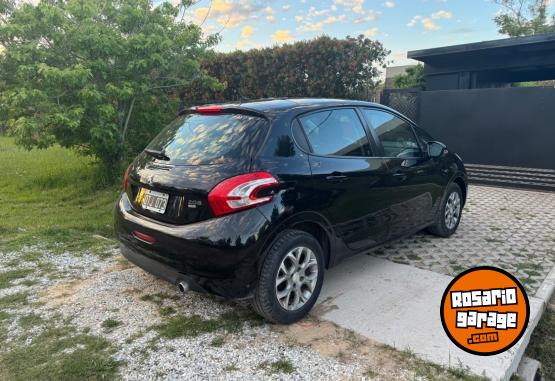 Autos - Peugeot 208 2015 Nafta 132000Km - En Venta