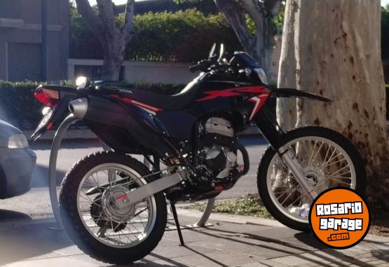 Motos - Honda Tornado xr 250 2023 Nafta 23000Km - En Venta