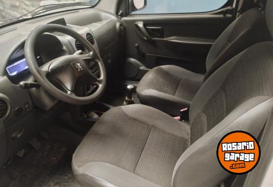 Utilitarios - Peugeot Partner 2018 Diesel 112700Km - En Venta