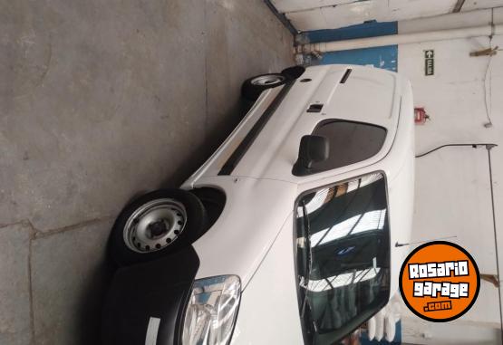 Utilitarios - Peugeot Partner 2018 Diesel 112700Km - En Venta