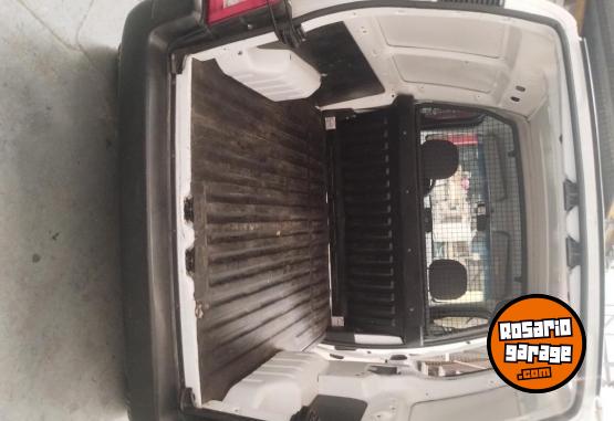 Utilitarios - Peugeot Partner 2018 Diesel 112700Km - En Venta