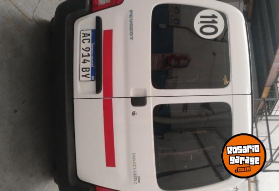 Utilitarios - Peugeot Partner 2018 Diesel 112700Km - En Venta