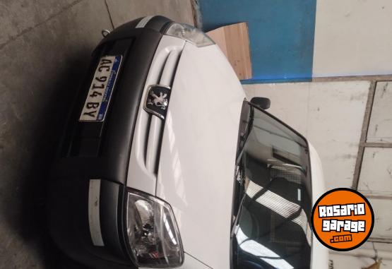 Utilitarios - Peugeot Partner 2018 Diesel 112700Km - En Venta